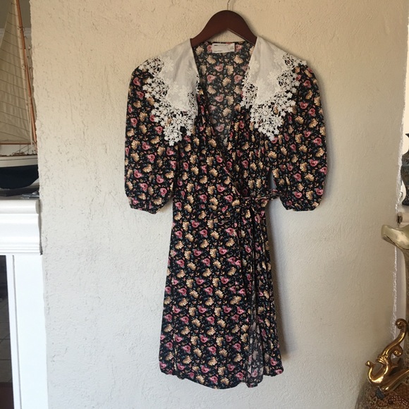 ASOS Design Wrap Front Mini Dress with Crochet Collar in playful floral Sz 2 - Picture 5 of 12